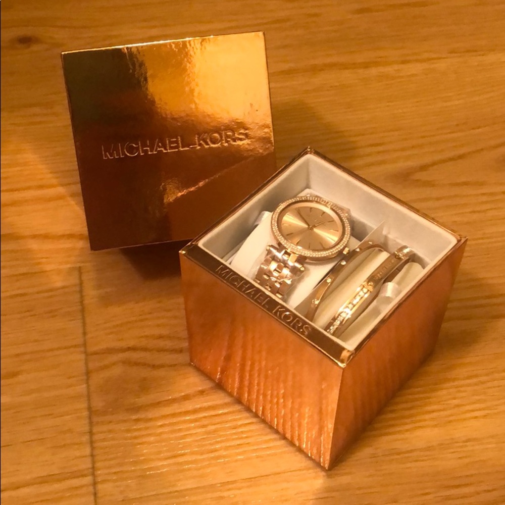 NWT Michael Kors Rose Gold watch & matching cuffs